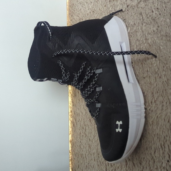 Under Armour UA Highlight Volleyball Sneaker Shoes Black 3021376 001 Women's - Picture 2 of 4